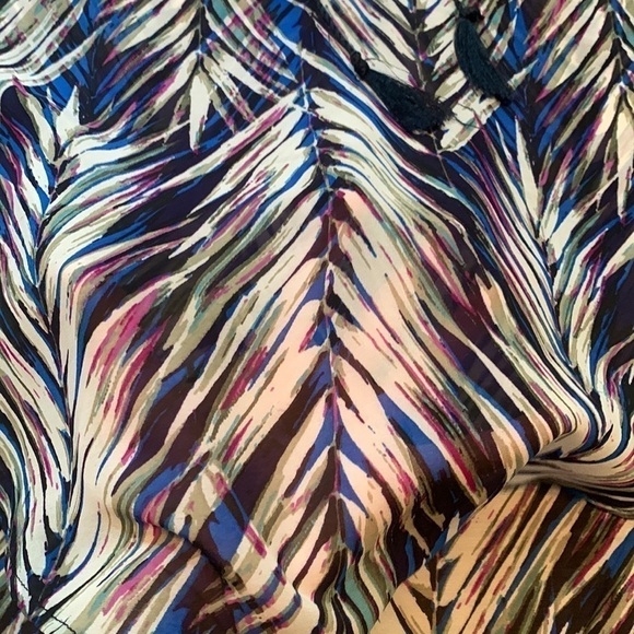 BANANA Republic 3/4 Bell Sleeve Semi Sheer Leaf Pattern Tunic Blouse Women’s XS - Picture 9 of 16